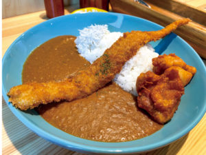 タチウオがトッピングされた「有田スペシャルカレー」